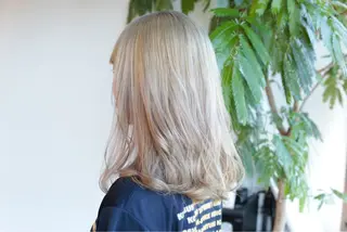 セミロング カラー ハイトーン/レイヤー /ケアブリーチ石川治のヘアスタイル