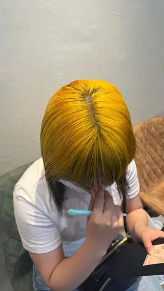 ミディアム カラー 𝐚𝐨𝐢🩰/ 酸性ストレートのヘアスタイル