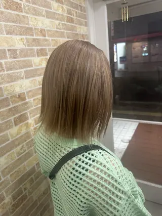 ミディアム カラー _WHITE西宮店所属・ハイトーンカラー 特化/悠希のヘアスタイル