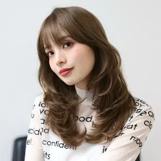 セミロング カラー ナガヨ キョウカのヘアスタイル