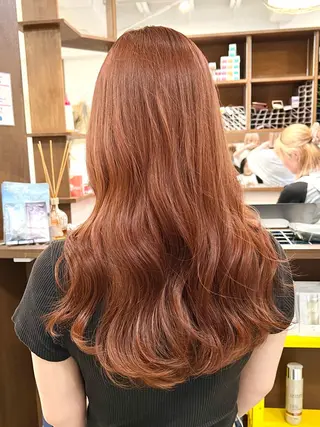 ロング カラー Ami ブリーチ/ハイトーンのヘアスタイル