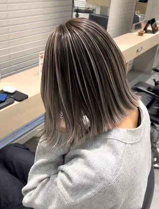 カラー 𝐑𝐈𝐎/艶カラ ー/レイヤーカットのヘアスタイル