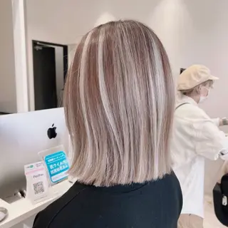 ショート カラー オフホワイトアンドなんば所属・福西 洋斗のヘアスタイル