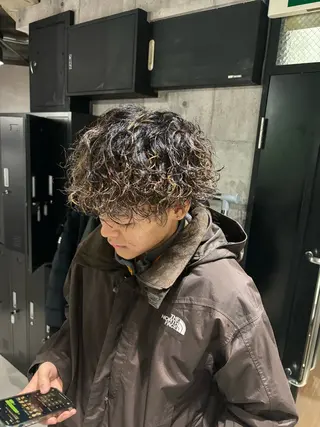 ミディアム パーマ メンズ _white【京橋店】所属・_WHITE / KENTOのヘアスタイル