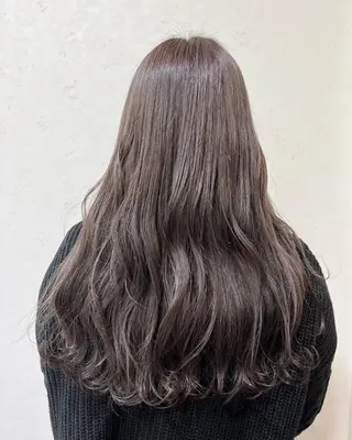 ロング カラー mana .のヘアスタイル