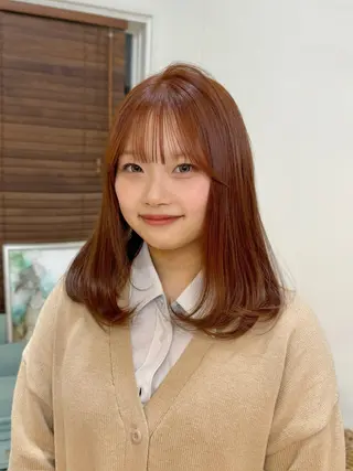 カラー toki所属・momoko / 抜きっぱなしブロンドのヘアスタイル