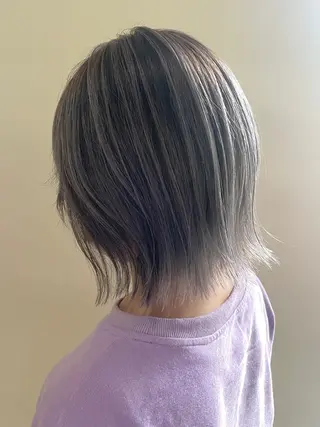 ミディアム カラー 三浦 瑠璃のヘアスタイル