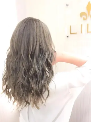 セミロング カラー れん/ハイトーン /エクステ/韓国風のヘアスタイル