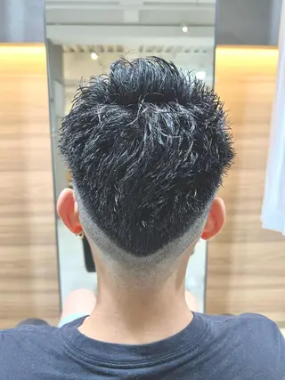 メンズ 心斎橋バレイヤージュ 小林勝貴のヘアスタイル