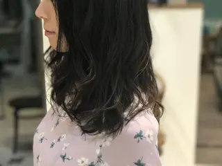 ミディアム パーマ ジェム　ラ　プレゼンス所属・横山 ひかりのヘアスタイル