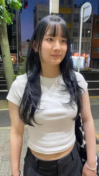 ロング 磯谷 朋のヘアスタイル