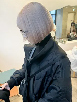 ショート カラー ヘアアレンジ ミニボブ/ブリーチ 🌈MISATOのヘアスタイル