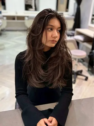 ミディアム カラー WARREN・TRICOMI NEWYORK所属・杉澤 杏菜のヘアスタイル