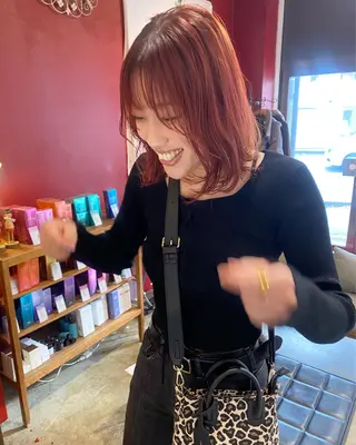 ミディアム カラー 小日向 沙織のヘアスタイル