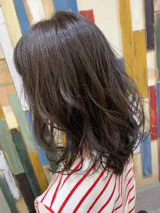 カラー 嶋村夏実🌼レイヤー 🌸白髪ぼかしのヘアスタイル