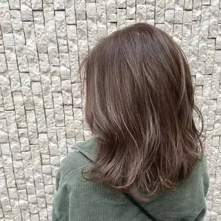 ミディアム カラー 井崎 史帆のヘアスタイル