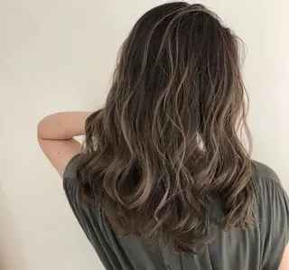 セミロング naomi (夜間営業受付中★)のヘアスタイル