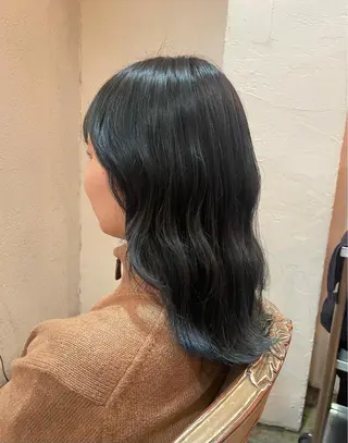 カラー 岡田 神奈のヘアスタイル