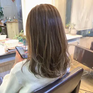 セミロング カラー regalo 森重ユウのヘアスタイル