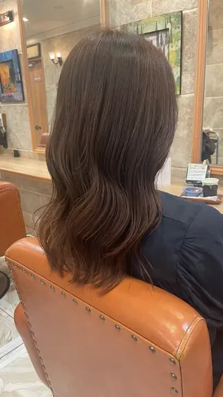 セミロング カラー 松田 唯叶のヘアスタイル