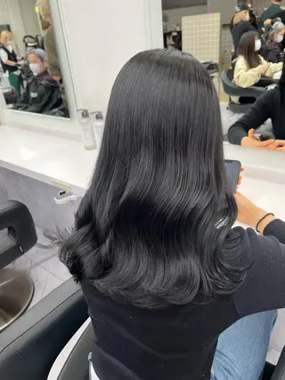 ロング 寒色＆ブリーチ特化 寒色MiOのヘアスタイル