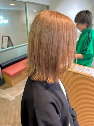 ミディアム カラー ベージュ/ダブルカラ ー/新潟駅/青柳萌果のヘアスタイル