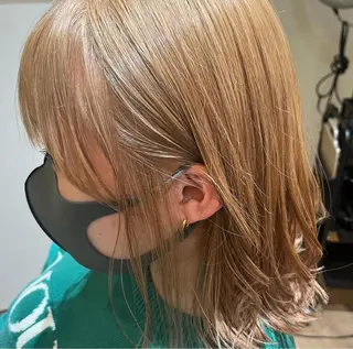 ミディアム カラー 溝口 奈穂のヘアスタイル