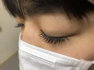 マツエク・マツパ スタッフ1（女性男性 どちらかが担当）のヘアスタイル