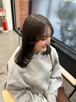 ミディアム カラー 上田 紗也のヘアスタイル