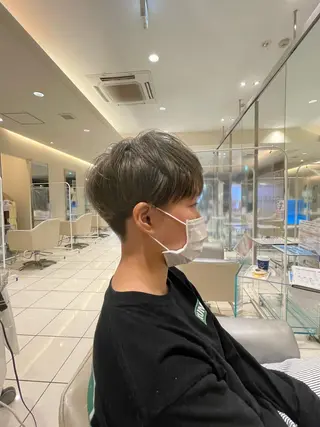 ショート カラー MODEks eau 佐藤優志のヘアスタイル