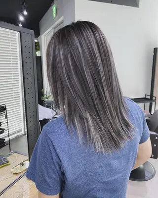 セミロング 山影✨バレイヤージュ ハイライト✨メンズ◎のヘアスタイル