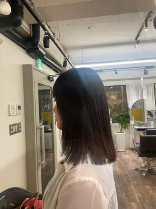 ミディアム CYAN by artefice所属・安達 萌花のヘアスタイル