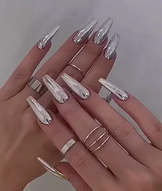 セミロング 長さだし専門店 ROKANAILのネイルデザイン