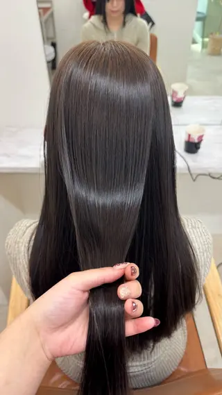 ミディアム Angelica Hinaのヘアスタイル