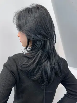 カラー セミロング ITbyALBUM 八王子店のヘアスタイル