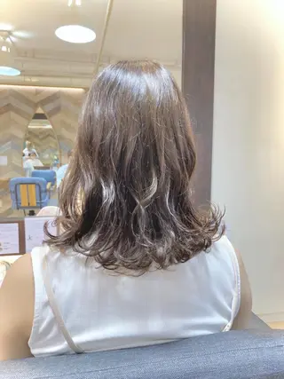 ミディアム カラー 奥谷 美代子のヘアスタイル