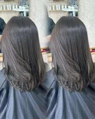 セミロング カラー viin〈ビン〉所属・ANNA🎀 杏菜のヘアスタイル