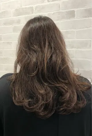 ロング 齋藤 智佳のヘアスタイル