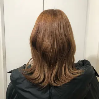 ミディアム 高津 千慧のヘアスタイル