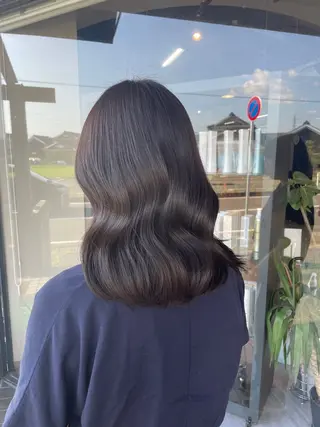 ミディアム カラー alu所属・マキノ キョウカのヘアスタイル