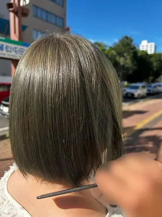 ショート カラー 雨とランプ所属・永木 楓のヘアスタイル