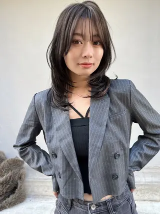 セミロング 鎌倉 彩のヘアスタイル