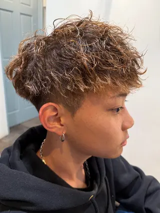 ショート パーマ メンズ et DOUCE所属・上田 英介のヘアスタイル