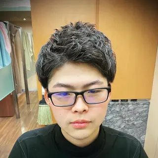 ショート パーマ メンズ 山田 哲平のヘアスタイル