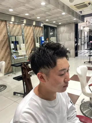 メンズ ハイトーンカラー✨️ Amiのヘアスタイル