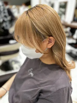 ロング 🐈‍⬛SARA🎀 ブリーチカラーのヘアスタイル