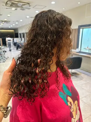 パーマ×レイヤー| カラー カホ🪩🤍のヘアスタイル