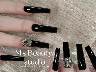 カラー エムズ ビューティスタジオのネイルデザイン