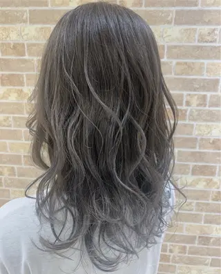 セミロング EARTH 越谷レイクタウン所属・岸波 明菜のヘアスタイル