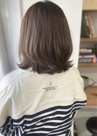 ミディアム roka ノゾミのヘアスタイル